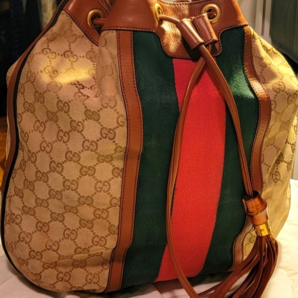 Gucci Handbags - GUCCI BUCKET BAG AUTHENTIC & USED..GORGEOUS LEATHER LARGE